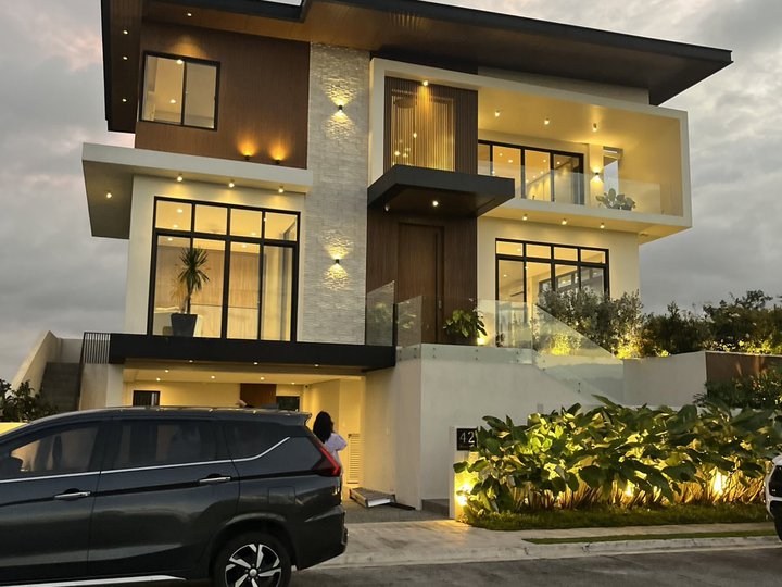 BRAND NEW MODERN TRI LEVEL HOUSE FOR SALE