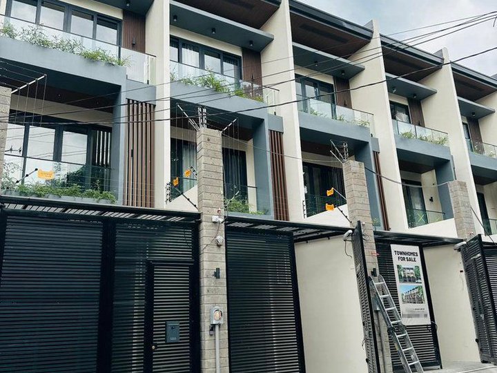 5-bedroom Townhouse For Sale in Mandaluyong