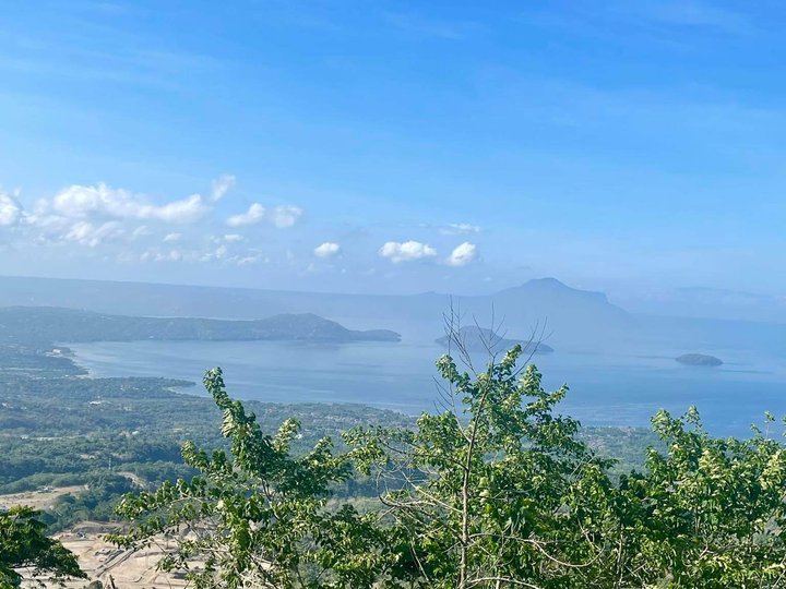 Taal lake view Residential Lot For Sale in Tagaytay Highlands Midwest