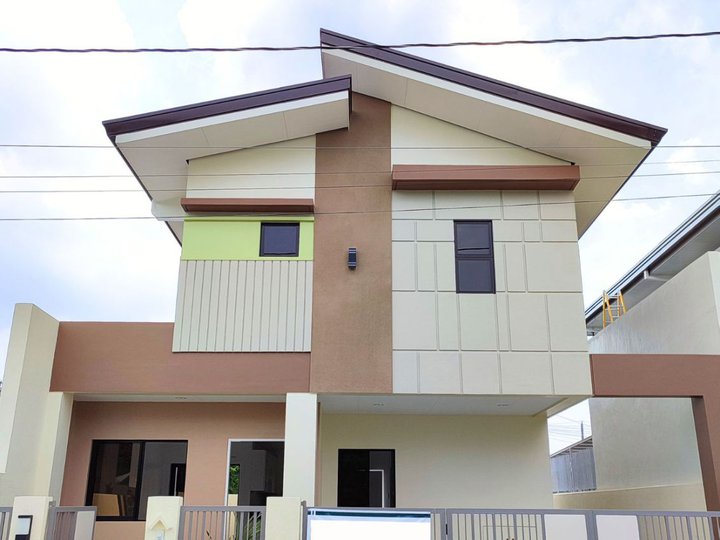 Soon to RFO single detached house and lot in imus cavite