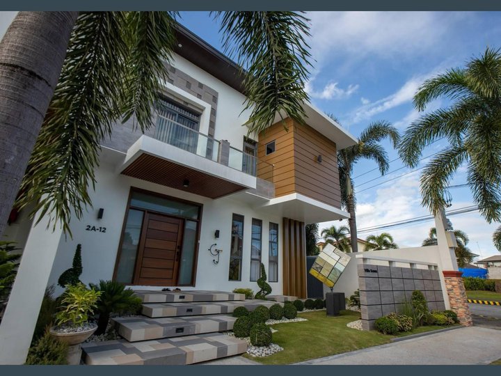 5-bedroom House w/ pool For Sale in Pulu Amsic Subd. Angeles Pampanga