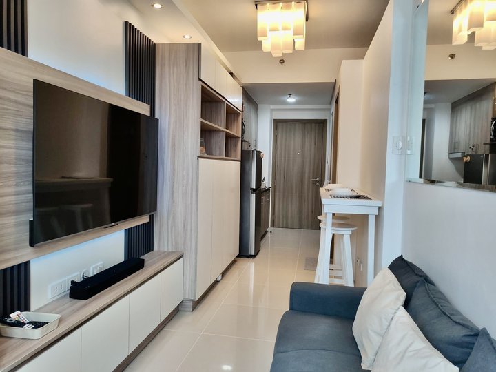 For Sale Fully-furnished 24-sqm Condo Unit in Mandaluyong Along EDSA