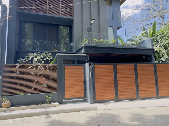 Pre-Owned 5-bedroom Single Attached House For Sale in Cainta Rizal