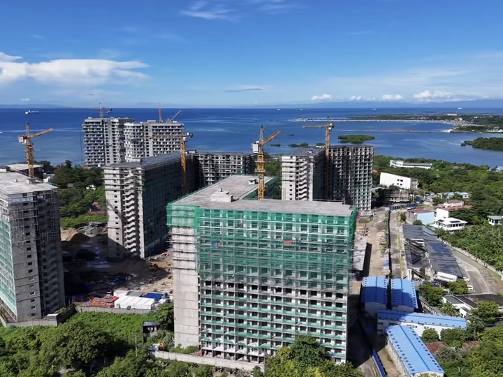 Fully Furnished Studio Condo with FREE Parking & Zero Move-In