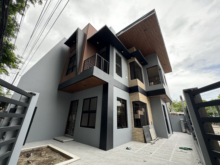 Modern Conemporary Duplex House