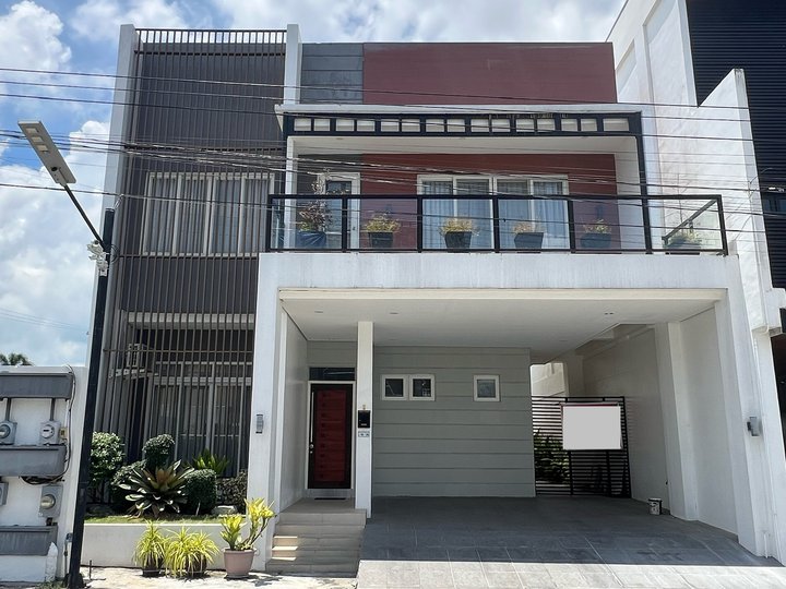 5-bedroom Single Detached House For Rent in Angeles Pampanga