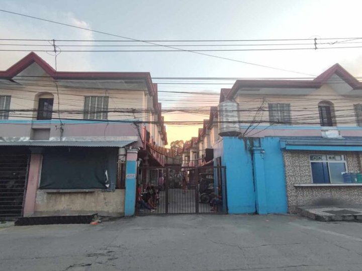 FOR SALE TWO STOREY APARTMENT IN ANGELES CITY NEAR PAMPANG MARKET