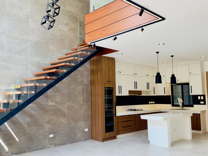 Modern Corner House in Greenwoods Executive Village