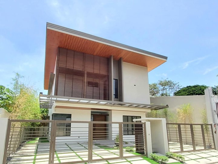 5BR 4carports Single Detached House and Lot with Pool BF Homes Las Pinas