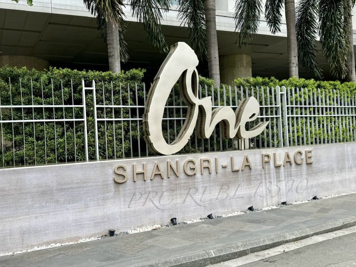 For Lease Fully Furnished 1 bedroom unit at One Shangrila Place