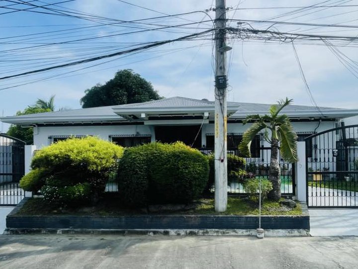 FOR SALE WELL MAINTAINED BUNGALOW HOUSE WITH EXPANSIVE LOT NEAR HOLY ANGEL UNIVERSITY