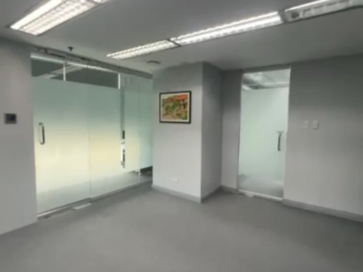 For Rent  Office in The World Centre, Gil Puyat Makati 265sqm * 800/sqm