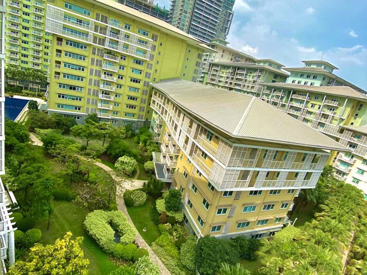 One Serendra 2 BR with parking for Sale