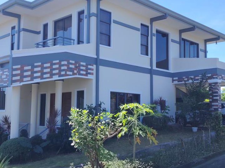 5 Bedrooms Single Detached House For Lease in Silang Cavite