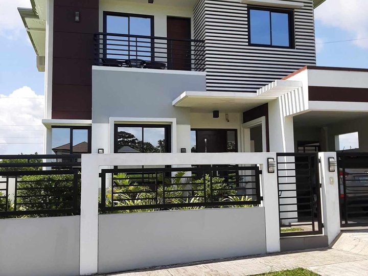 House and Lot For Sale in Lipa City Bloomfields Subd Near Robinsons