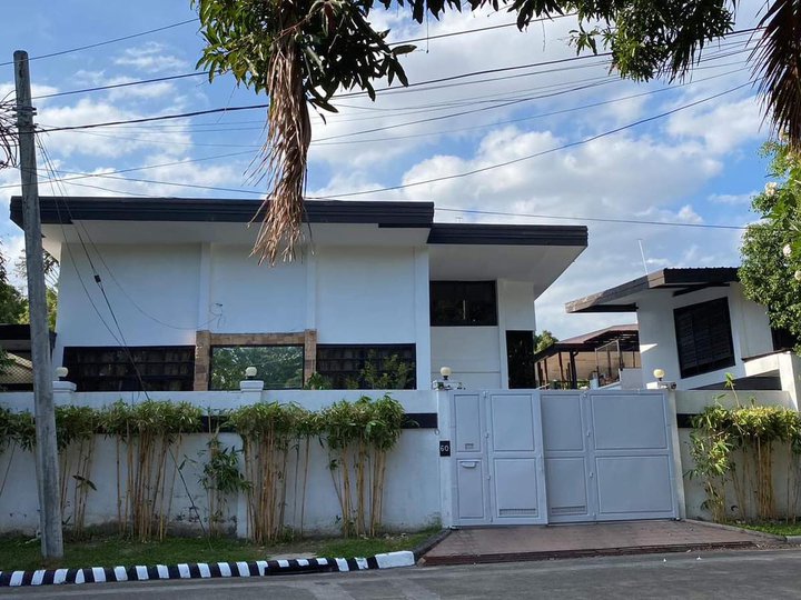 House and Lot for Sale inside Merville Park Subdivision