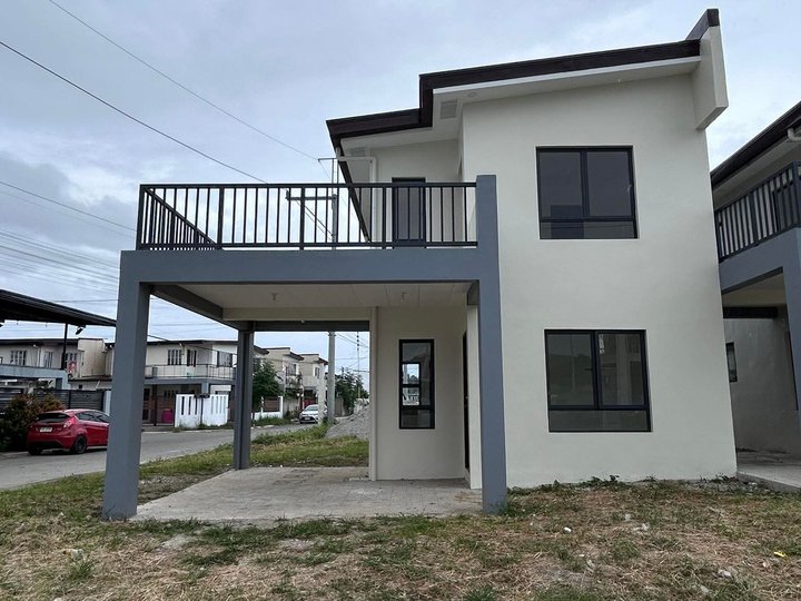 4-bedroom Single Attached House For Sale in Carmona Cavite