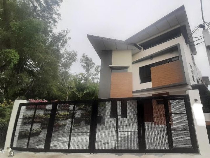 4-Bedrooms Modern Design House For Sale Ayala Alabang