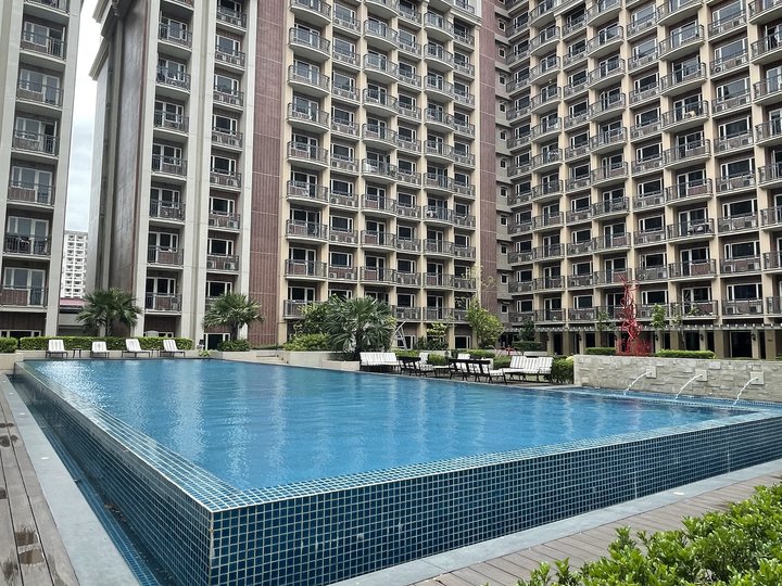 1Bedroom Condo For Sale in MOA area