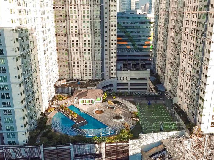 Few Units Left Ready to moved-in Condo in Makati w/ own Mall 30k/month
