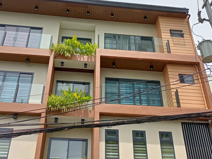 5-bedroom Townhouse For Sale in Quezon City Near AliMall Cubao