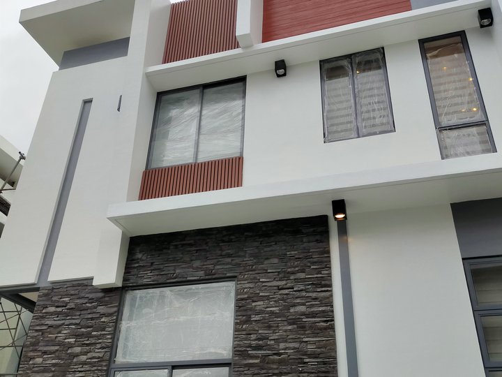 3 Bedroom Townhouse for Sale in Muñoz, Quezon City