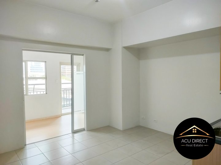 5G 36 sqm. High Rise Condo Clean 1BR Studio for Sale with Balcony