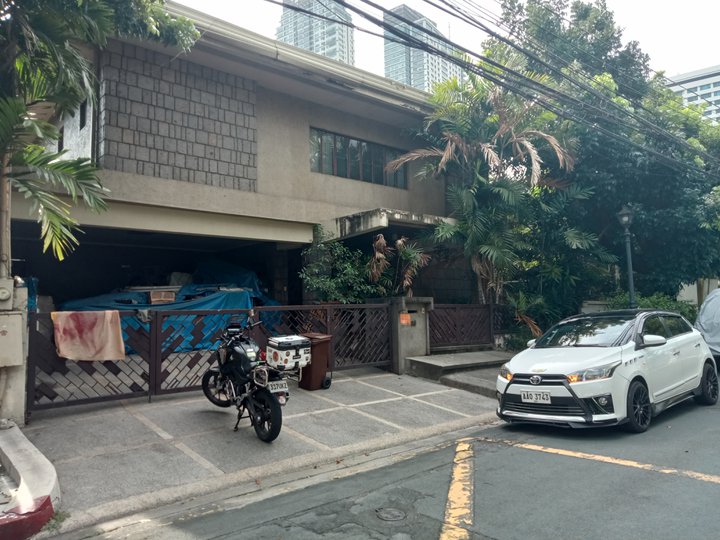 Prime location House and Lot in San Lorenzo Villge Makati City