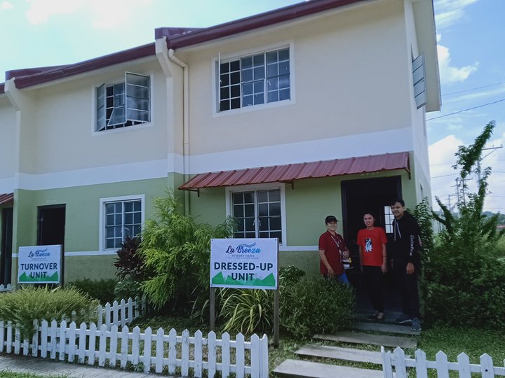3-bedroom Townhouse For Sale in Castillejos Zambales