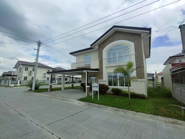 4-bedroom Single Detached House For Sale in Clark Angeles Pampanga