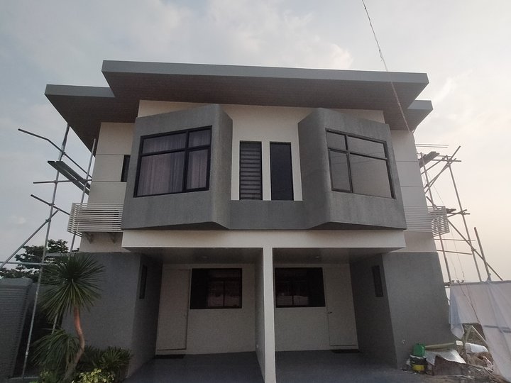 Highend Townhouse for sale thru bank financing and avail our discount promo