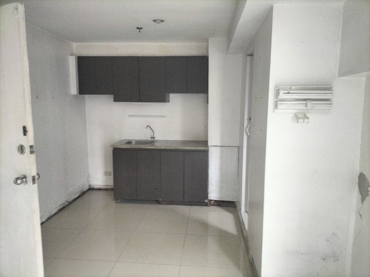 Rent to Own Bi Level Condo Unit at Fort Victoria BGC: Great for Airbnb Business