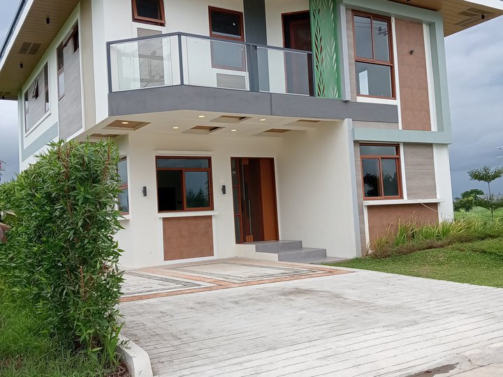 6-bedroom Single Detached House For Sale in Lipa Batangas