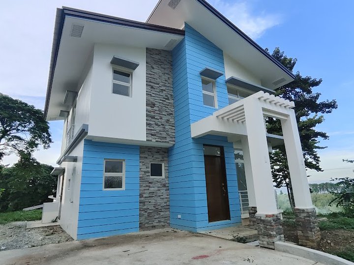 Mid Century Modern 3-bedroom Single Detached House For Sale in The Grove Havila Angono Rizal