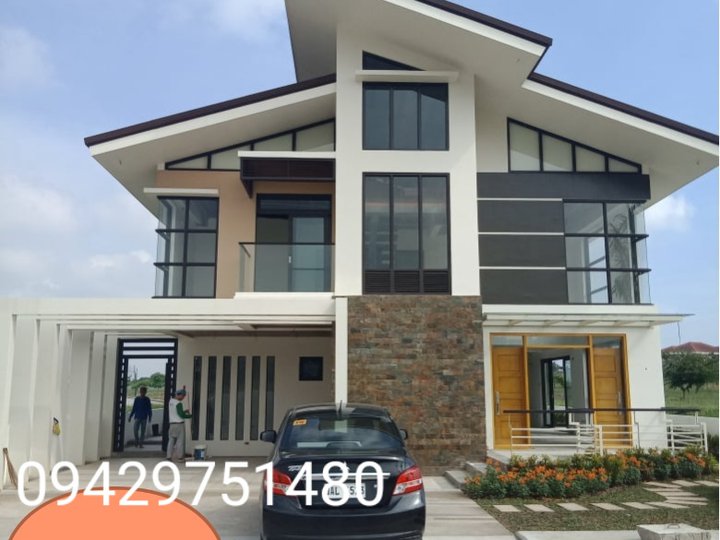 4 Bedrooms House and Lot in Alabang