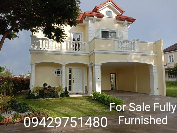 3 Bedrooms Fully Furnished With 4 Car Garage For Sale in Las Piñas