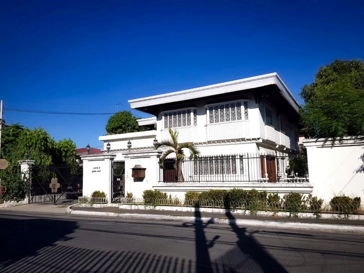 FOR SALE: 4BR House Semi-Commercial - Multinational Village Parañaque