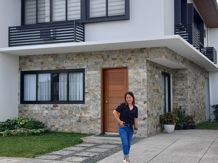 townhouse w/ 3 bed rooms 2 toilet and bath in Binan city