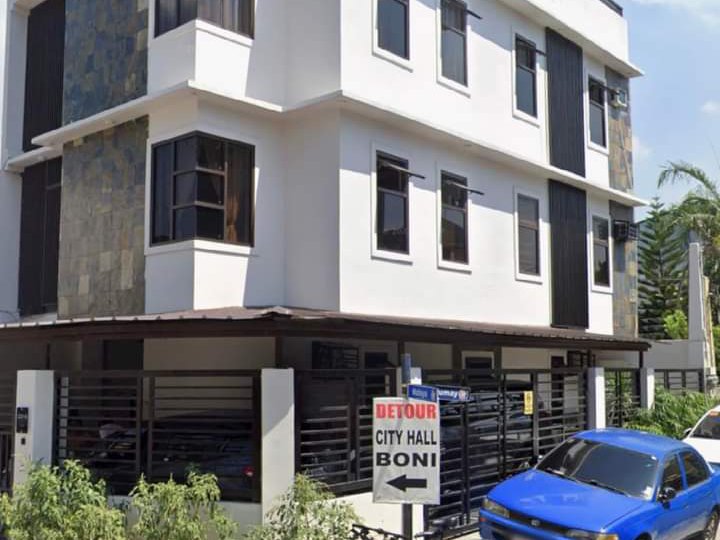 8-bedroom building in Mandaluyong Metro Manila