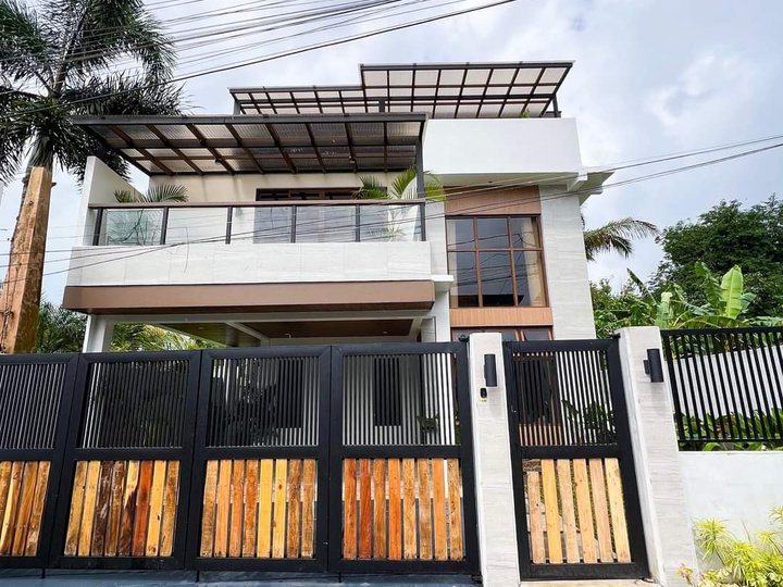 3 Storey House And Lot For Sale - Airbnb/income generating