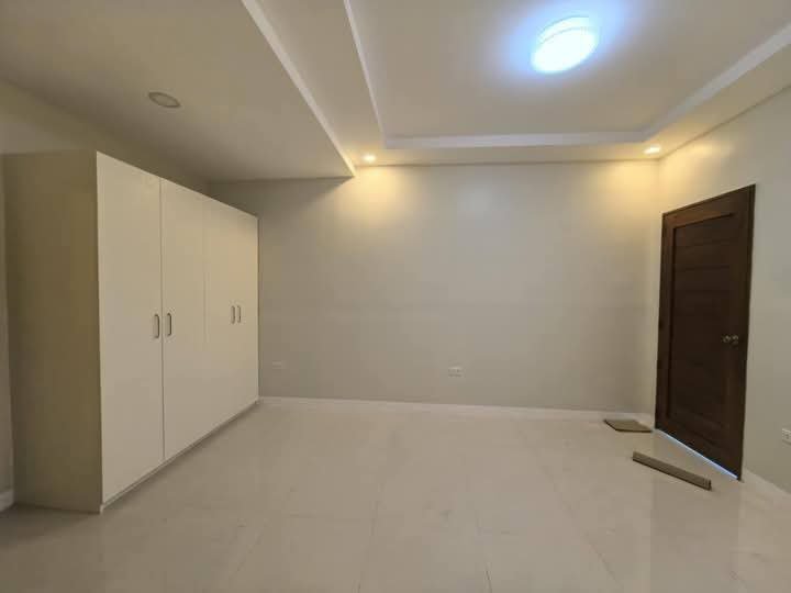 3-bedroom Townhouse For Sale in Santa Rosa Laguna