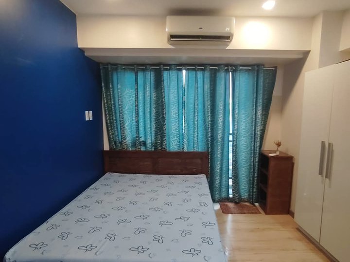 Studio Unit for Rent in Khight bridge Makati