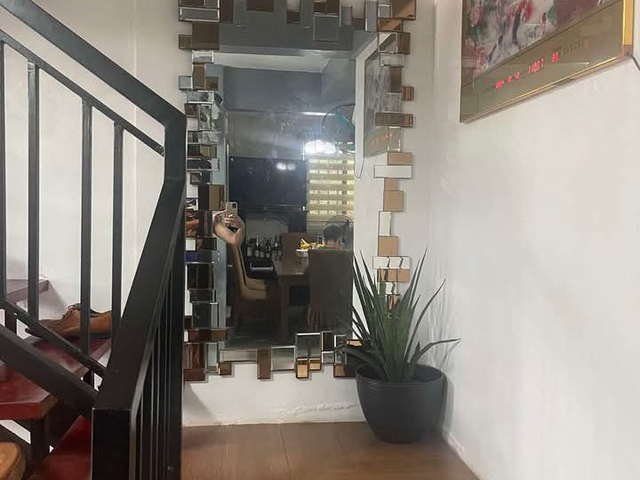 Pre-Owned 5-bedroom Townhouse For Sale in gsis subd Caloocan