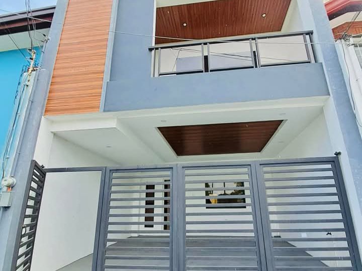 Pre-Owned 4-bedroom Single Detached House For Sale in remanville Paranaque