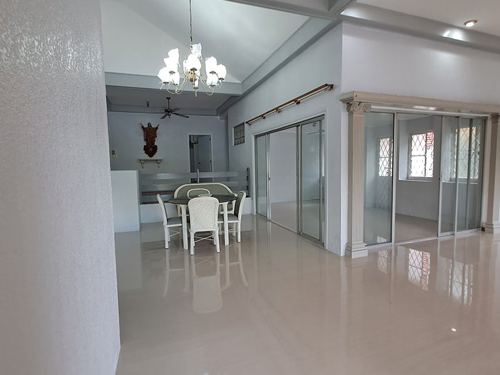 Spacious bungalow in Villa Gloria Angeles City