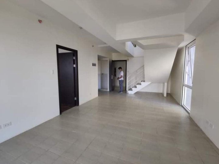 RFO 129.00 sqm 3-bedroom Condo Penthouse  Rent-to-own
