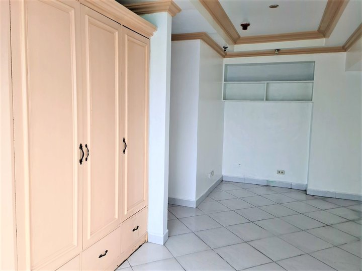 Unfurnished 2 Bedroom Unit at Kingswood Makati Condominium