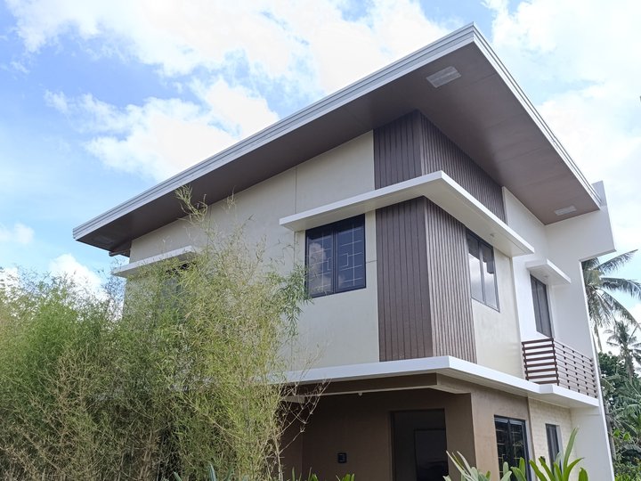 4-bedroom Single Attached House For Sale in Mabini Batangas