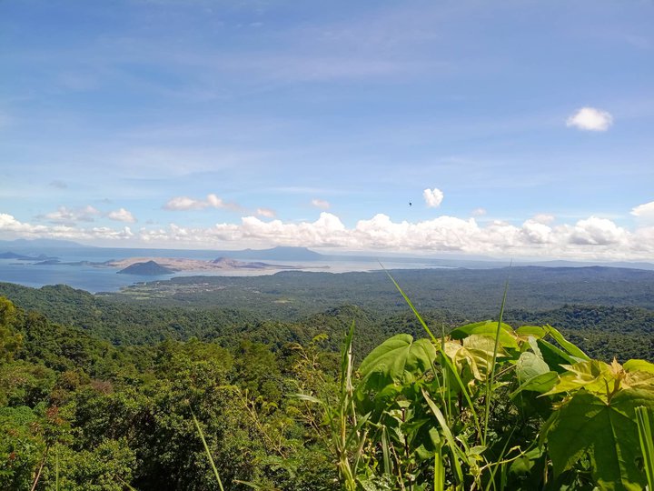 Lot for sale with mountain view in Taal