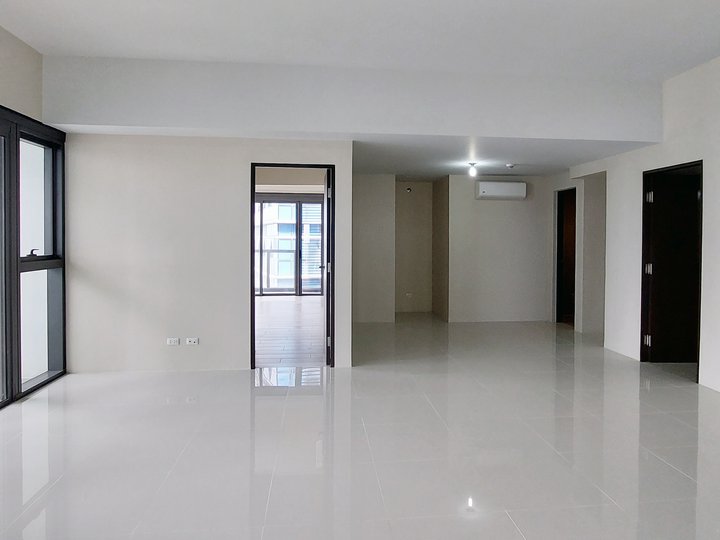 4 bedroom penthouse rent to own condo for sale in Uptown Ritz BGC
